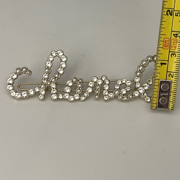 Chanel Script Hair Clip
Crystals and Pearls like New - Picture 12 of 13